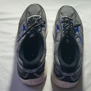 BROOKS DYAD 8, Wide (2E), Size 12 Mens, Gray